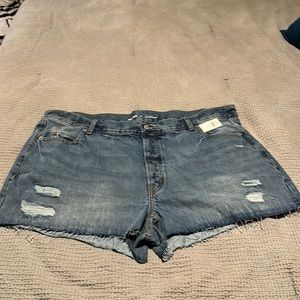 Old Navy Distressed Jean Shorts, Size 22, Slouchy Straight, Raw Hem, NWT
